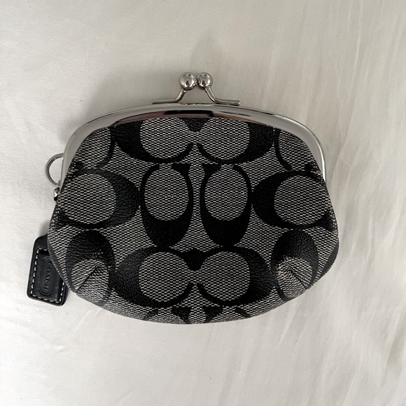 COACH CHANGE PURSE - Picture 2 of 3